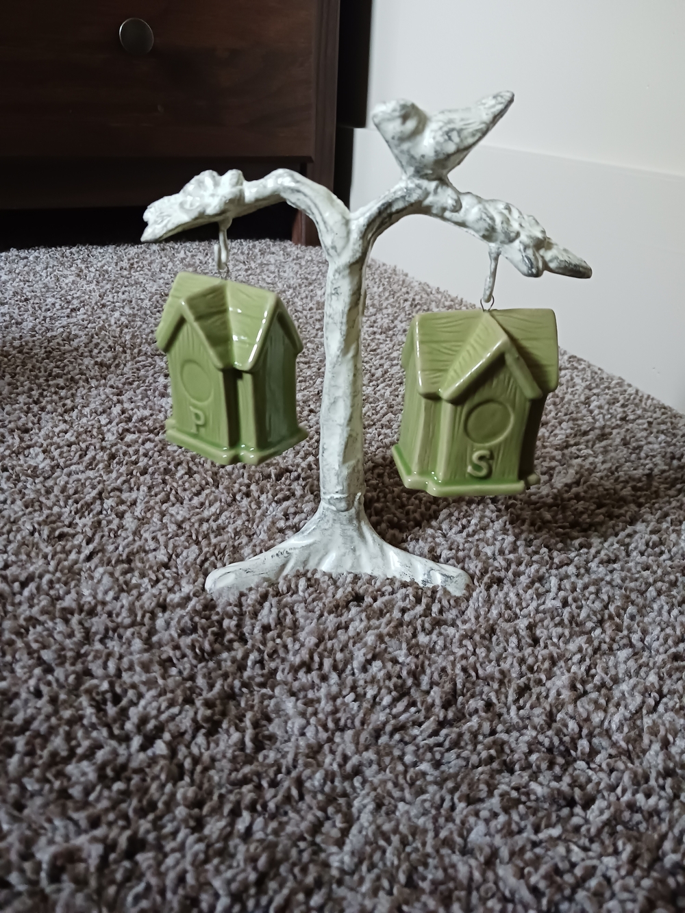 Ceramic Green Birdhouse Salt & Pepper Set on Decorative White Metal Tree Stand